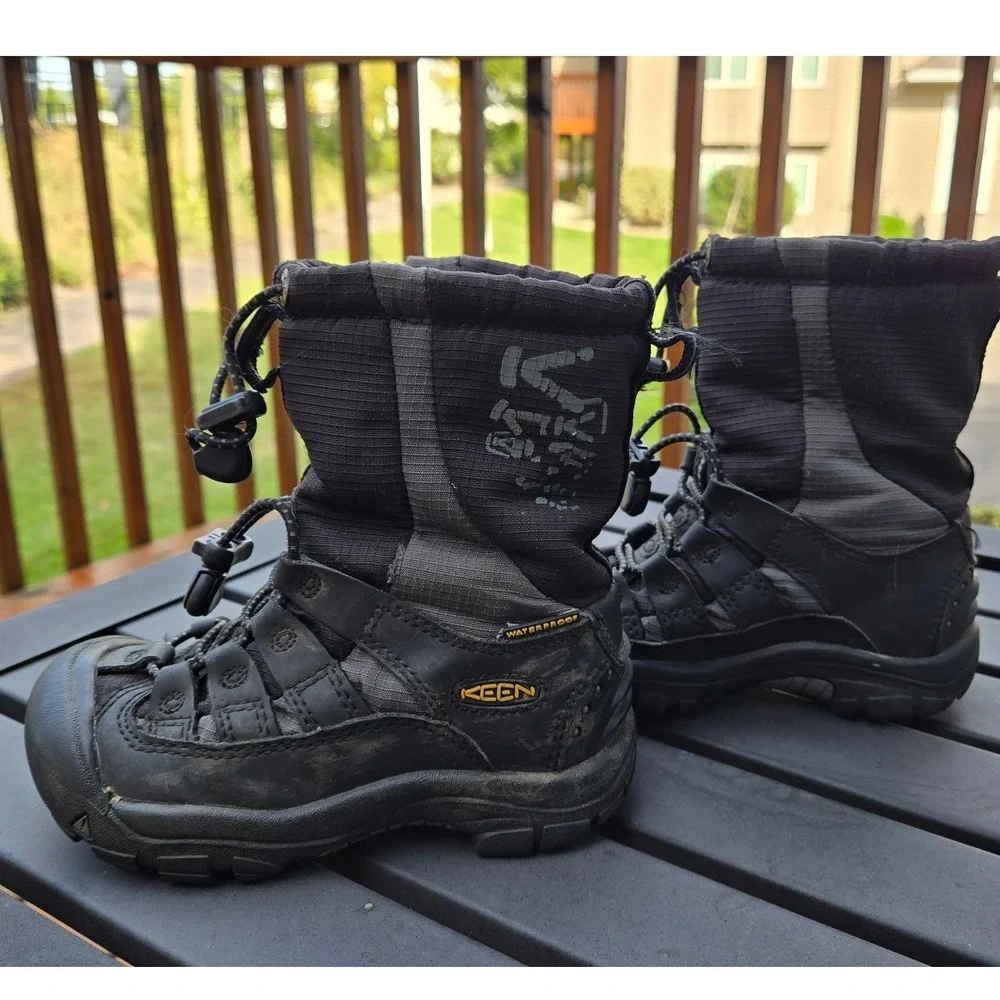 Keen Kids Waterproof Winter Boots Black Charcoal Bungee Lace Size 11 US 29 EU